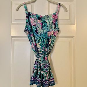 Lilly Pulitzer top with removable tie waist.